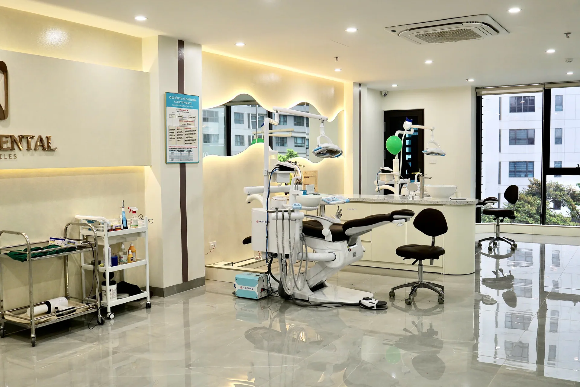 Ghế và thiết bị điều trị